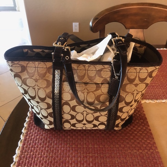 Coach Signature Jacquard Tote with beads - Picture 2 of 6